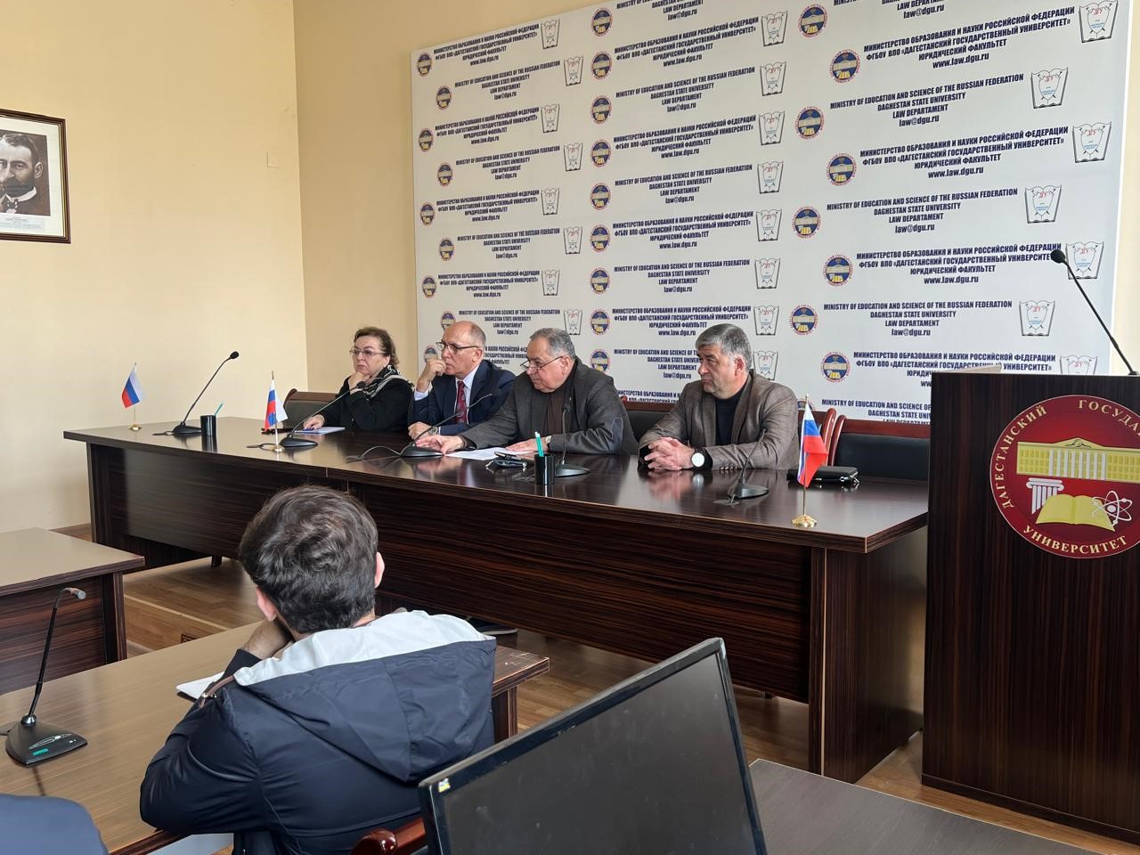 Музеи, архивы, школы: встреча студентов ДГУ с потенциальными работодателями