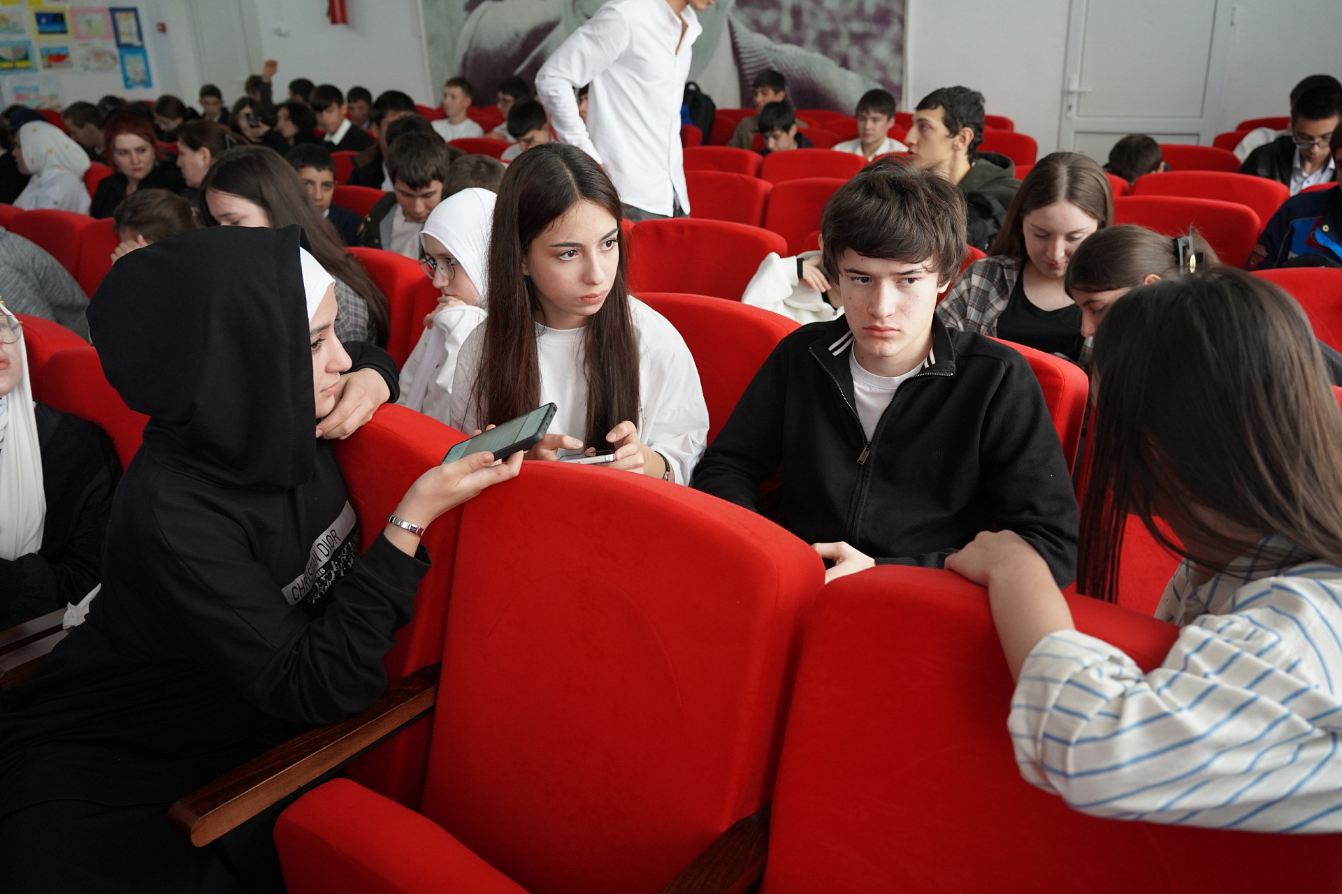 «С наукой в сёла!»: мобильные университетские смены ДГУ открыли мир исследований школьникам Сергокалинского района