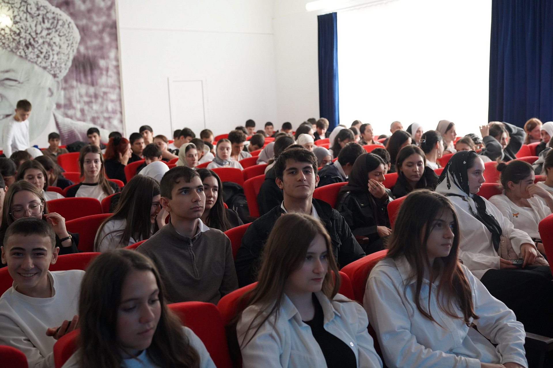 «С наукой в сёла!»: мобильные университетские смены ДГУ открыли мир исследований школьникам Сергокалинского района