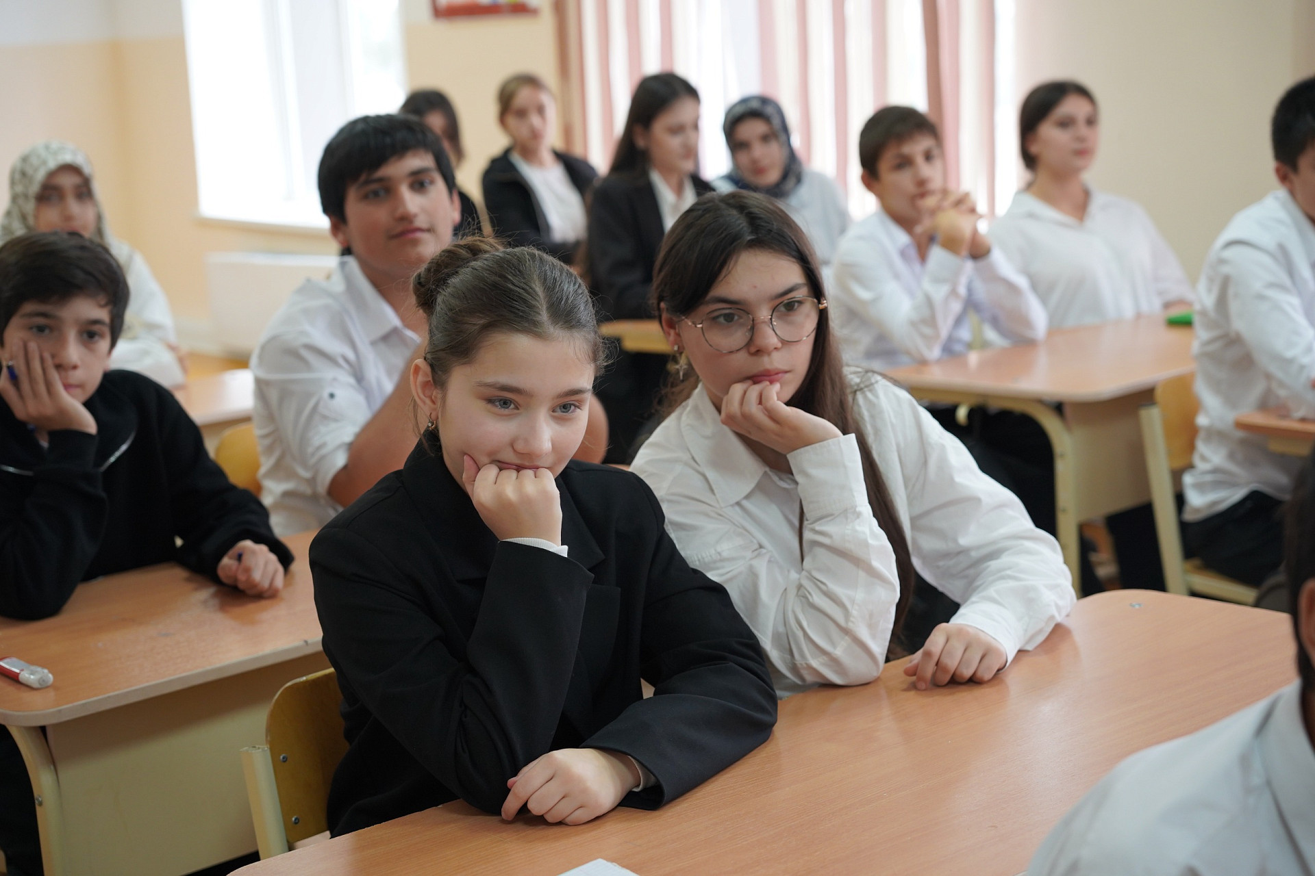 «С наукой в сёла!»: мобильные университетские смены ДГУ открыли мир исследований школьникам Сергокалинского района