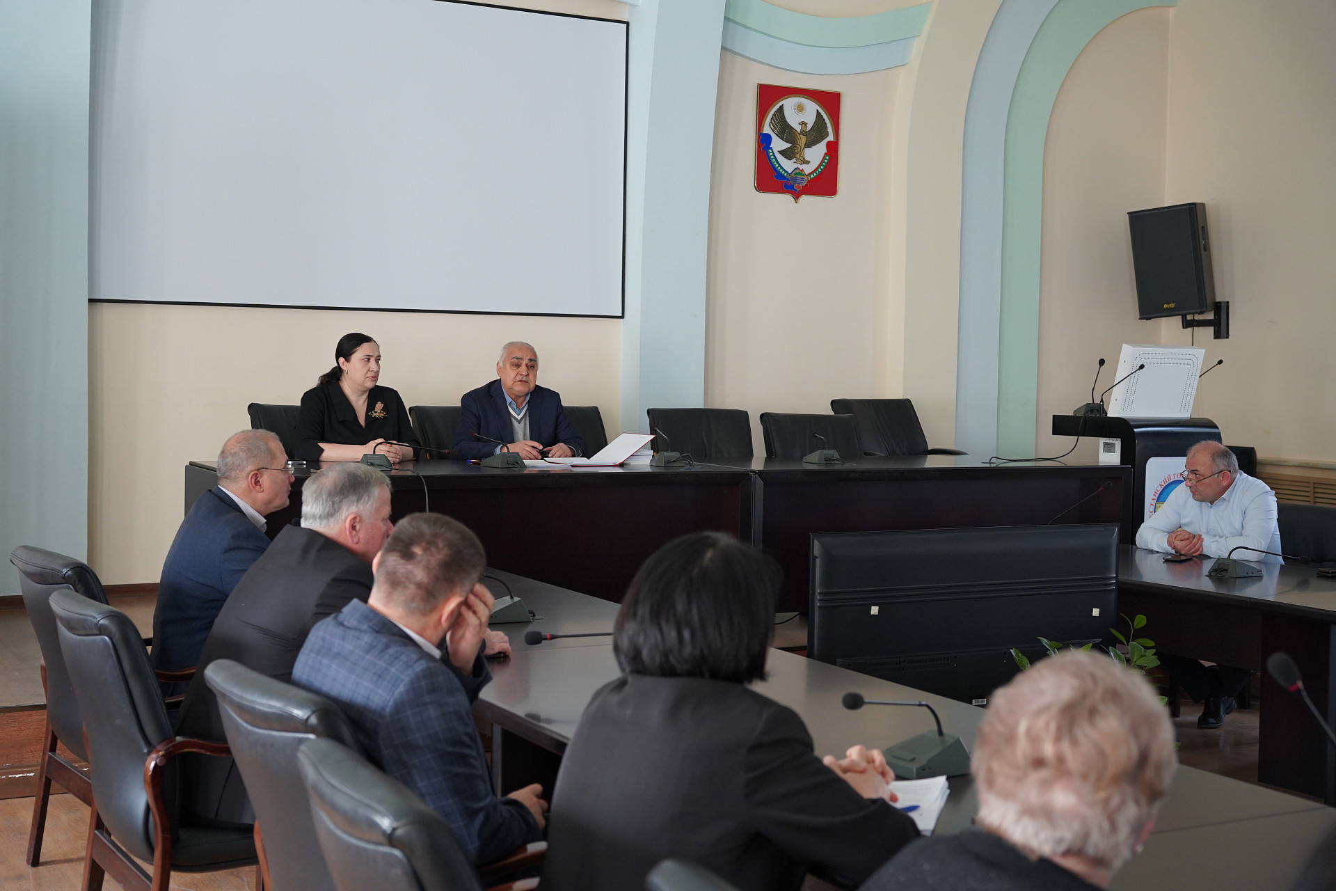 В ДГУ обсудили проблемы госзакупок в сфере науки и образования