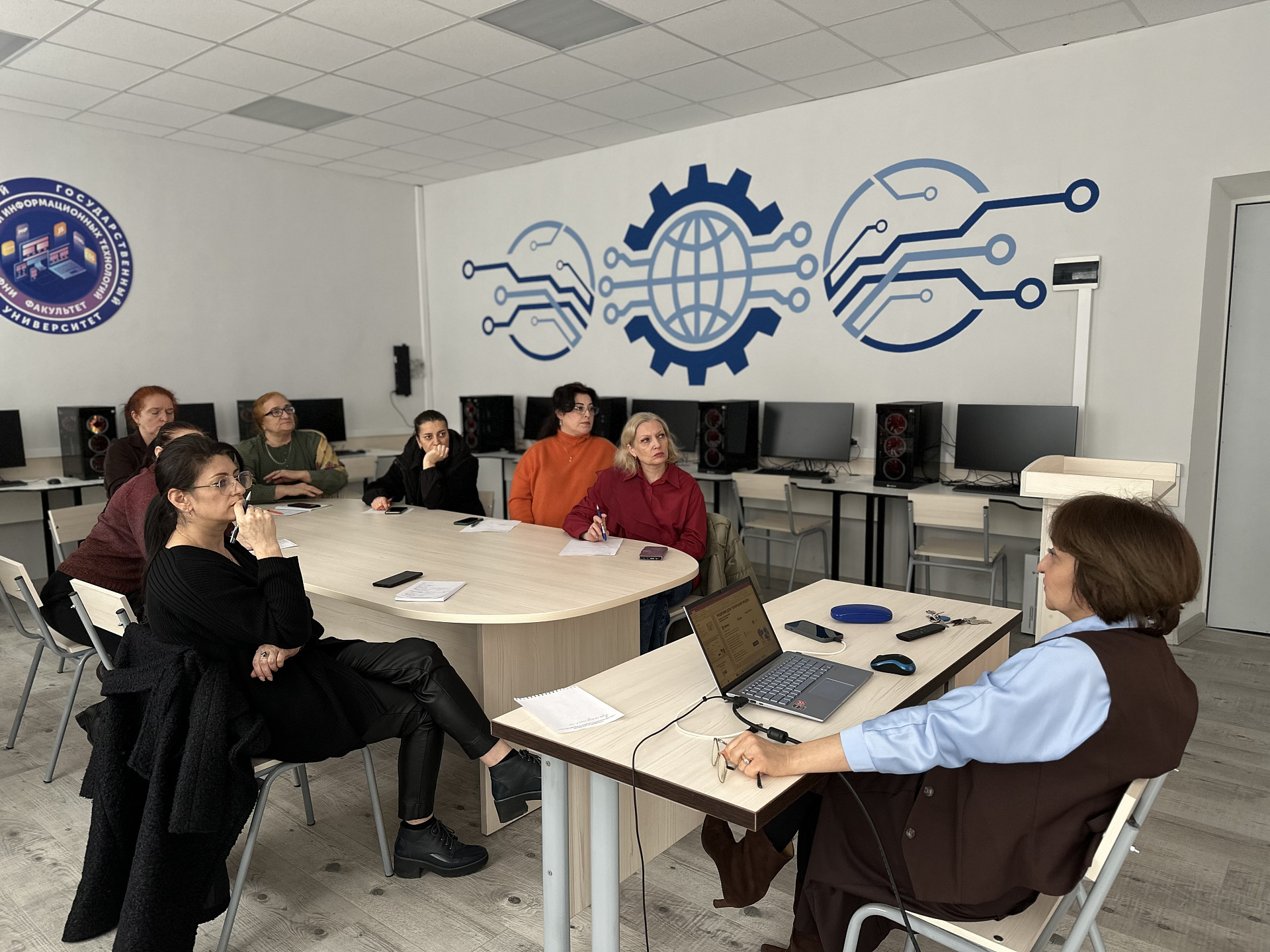 В ногу со временем: факультет информатики ДГУ запустил курсы по нейросетям для сотрудников вуза 