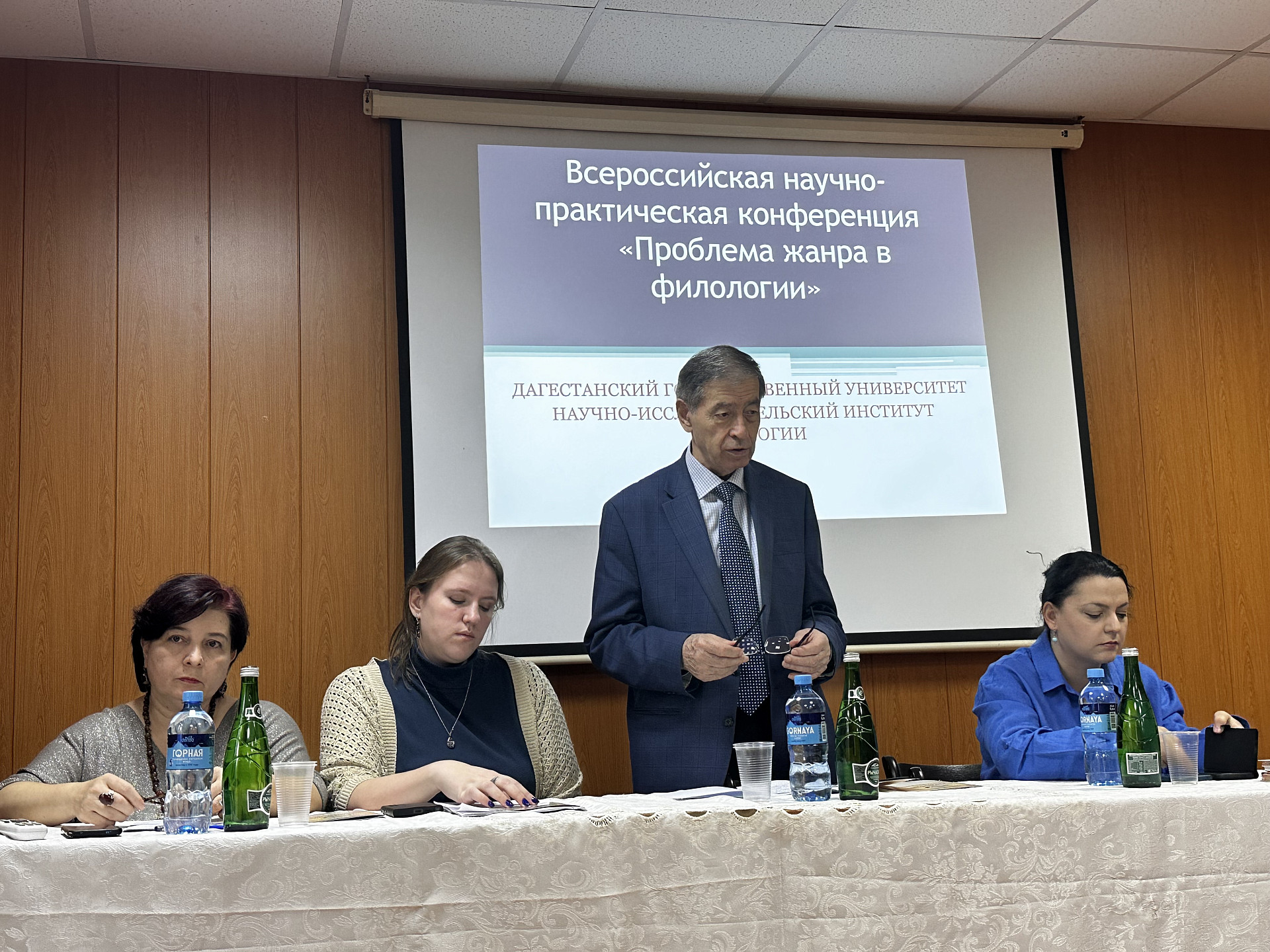 Проблемы жанра в филологии обсудили на конференции в ДГУ