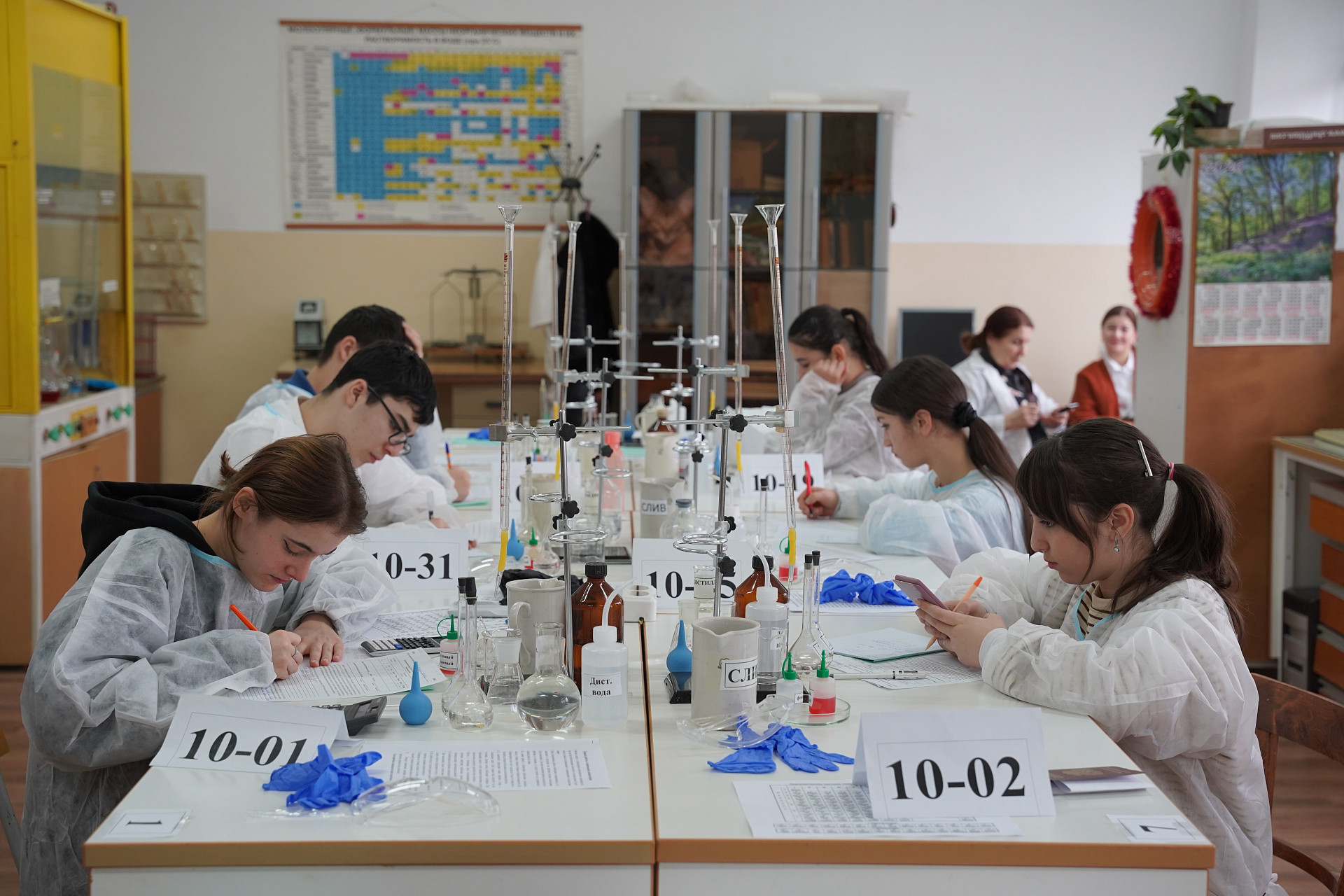 Более 150 школьников приняли участие в региональном этапе ВсОШ  по химии в ДГУ