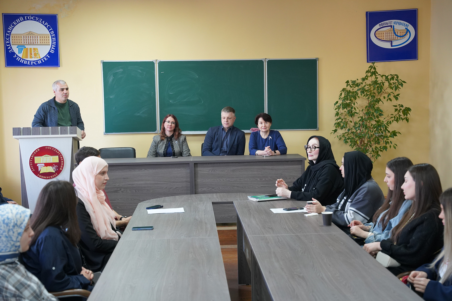 В ДГУ обсудили границы справедливости и причины радикализации молодежи
